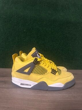 Jordan 4 Retro Lightning’ Size 8.5